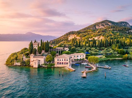 Luxury villa on Lake Garda: an exclusive oasis of peace Luxury villa on Lake Garda: an exclusive oasis of peace